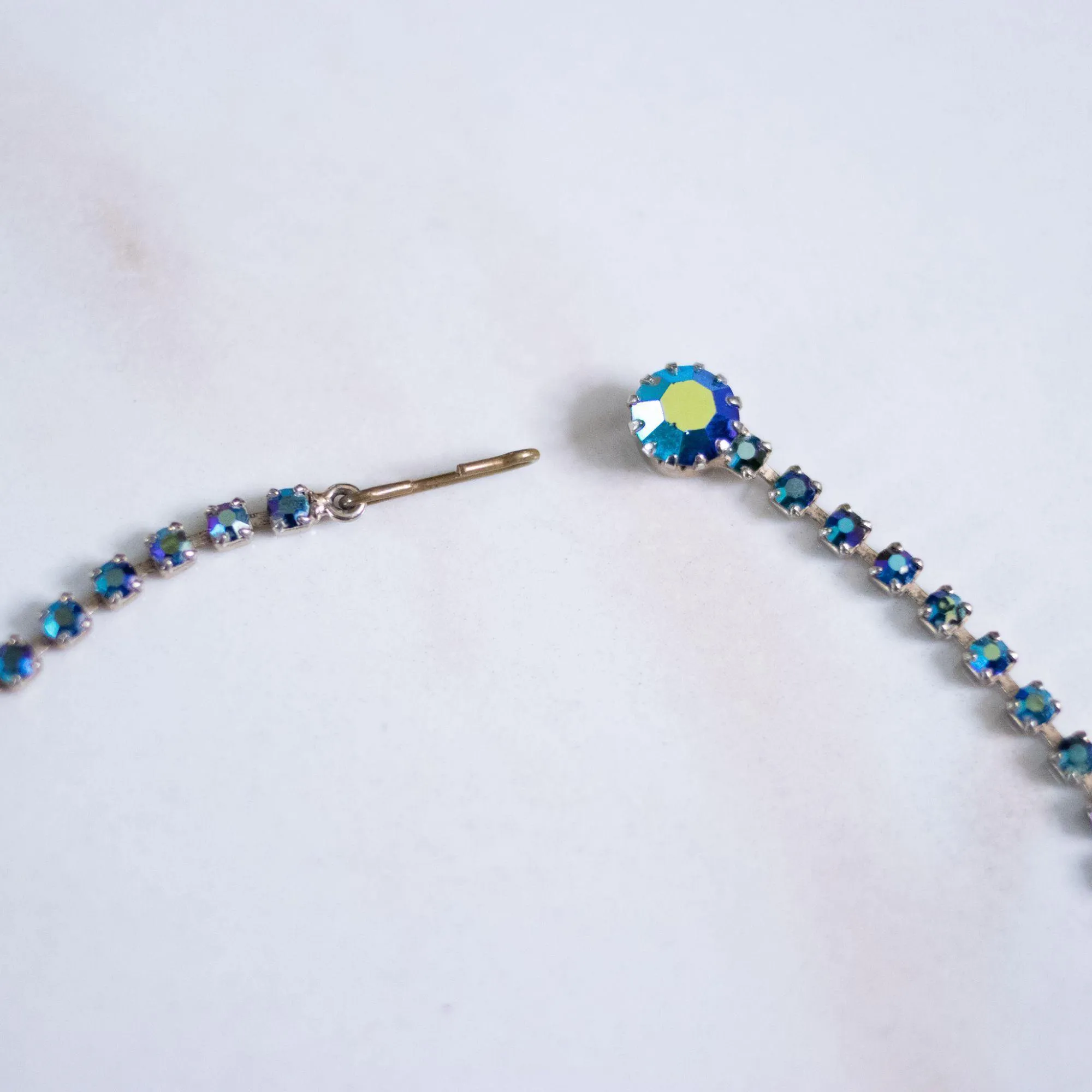Vintage Unsigned Weiss Blue Green Peacock Aurora Borealis Rhinestone Necklace